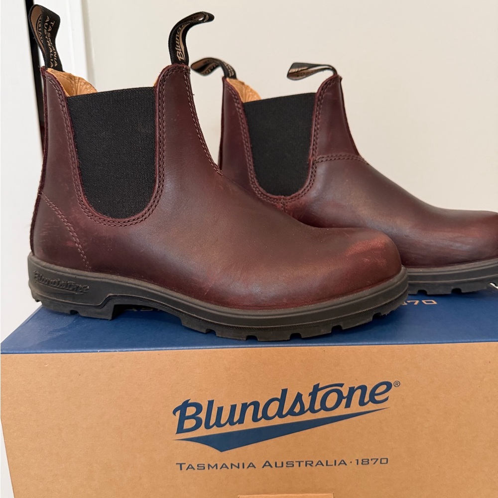 Blundstone Women’s Dark Brown/Red Leather Boots size 5.5 UK . View size chart.